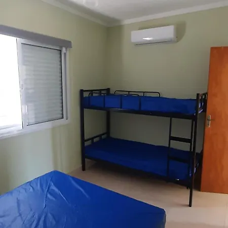 Apê com varanda gourmet em Maranduba!-3